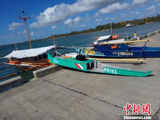 圖為被救助的菲律賓漁民的漁船。 中交公路規(guī)劃設(shè)計(jì)院有限公司 攝